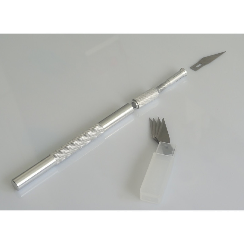 Scalpel de précision pour impression 3D – Métal avec lames 30° Scalpel de précision pour impression 3D – Métal avec lames 30°